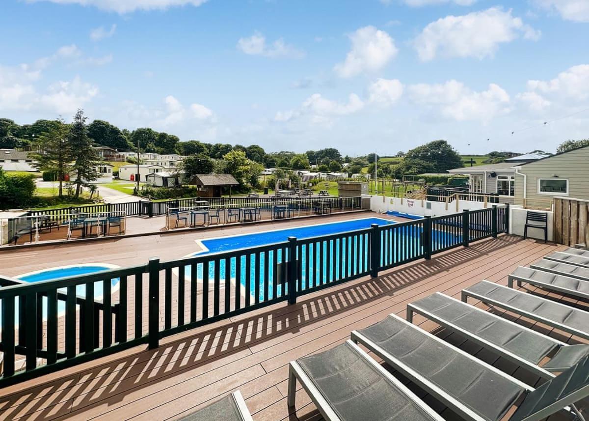 היילה Calloose Holiday Park מראה חיצוני תמונה