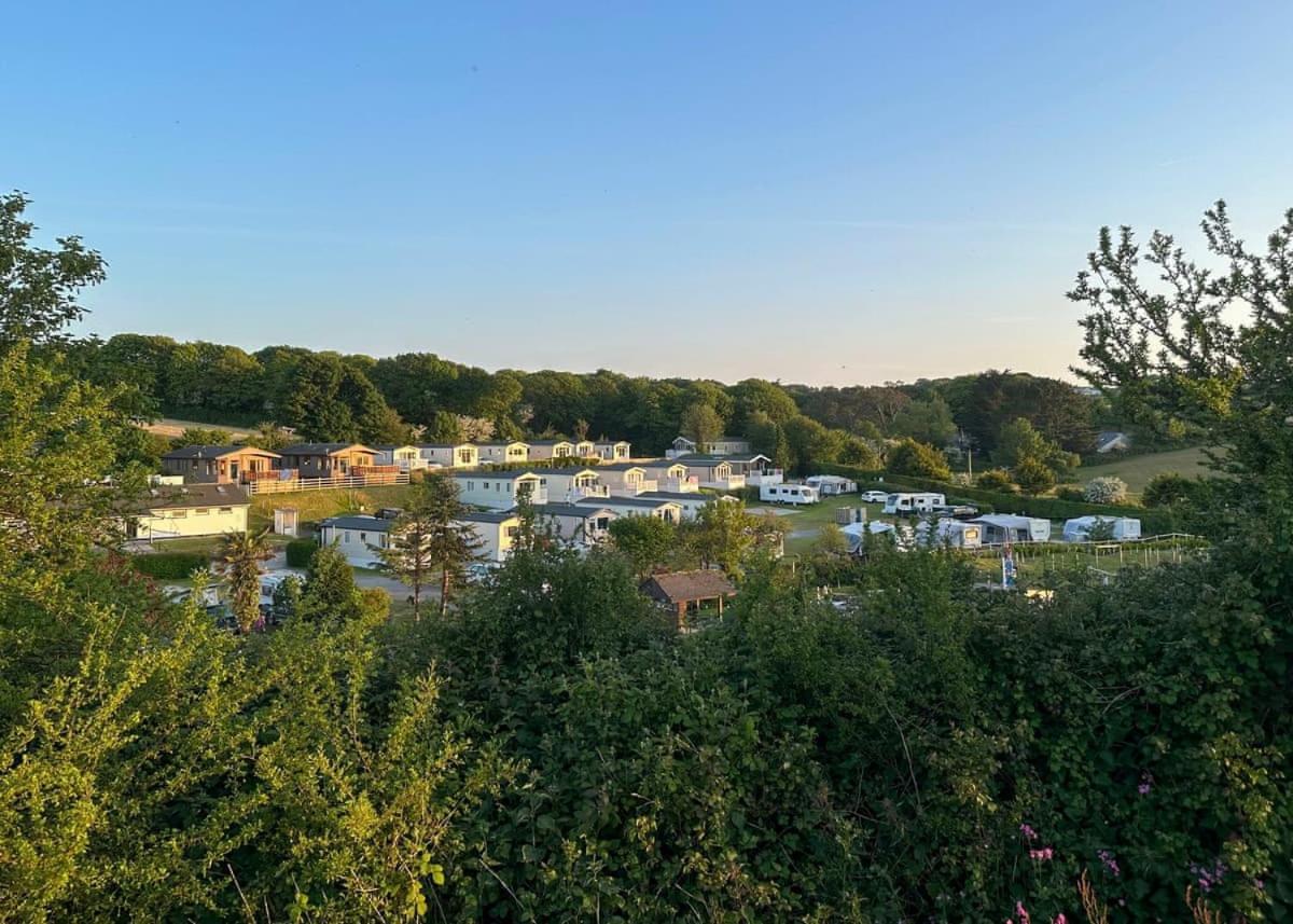 היילה Calloose Holiday Park מראה חיצוני תמונה