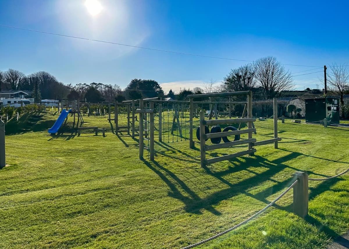 היילה Calloose Holiday Park מראה חיצוני תמונה